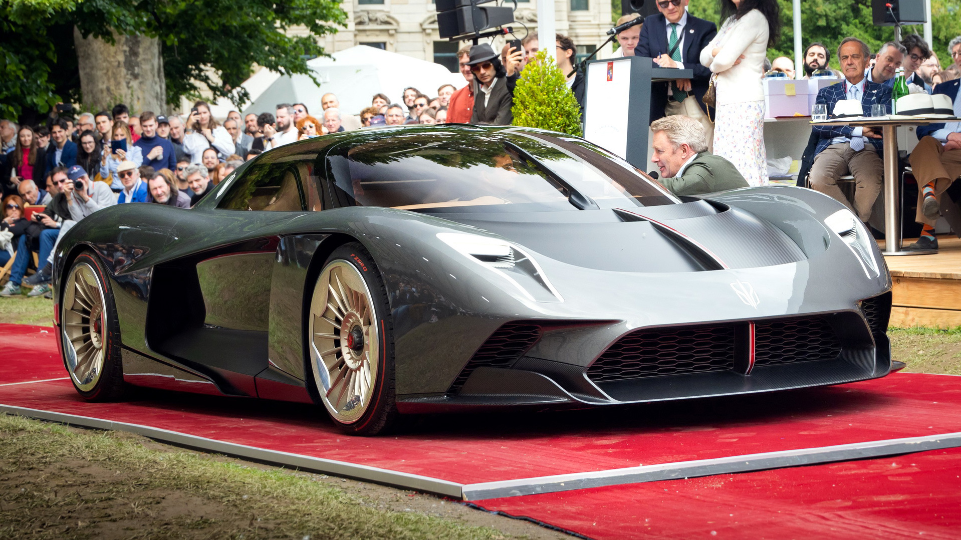 Stunning Mid-Engine Hybrid Supercar