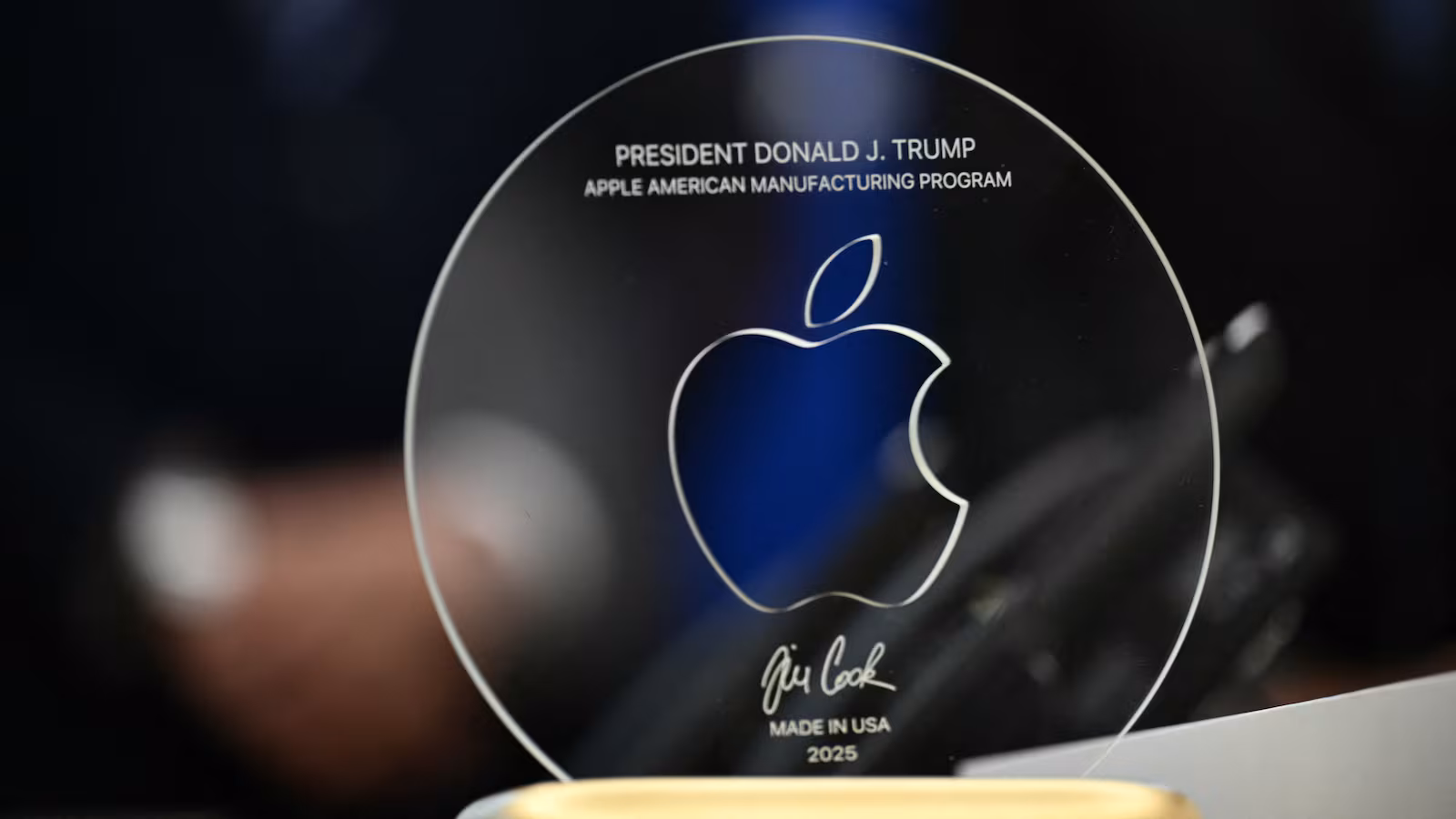 Apple Boosts Global Tech Shares