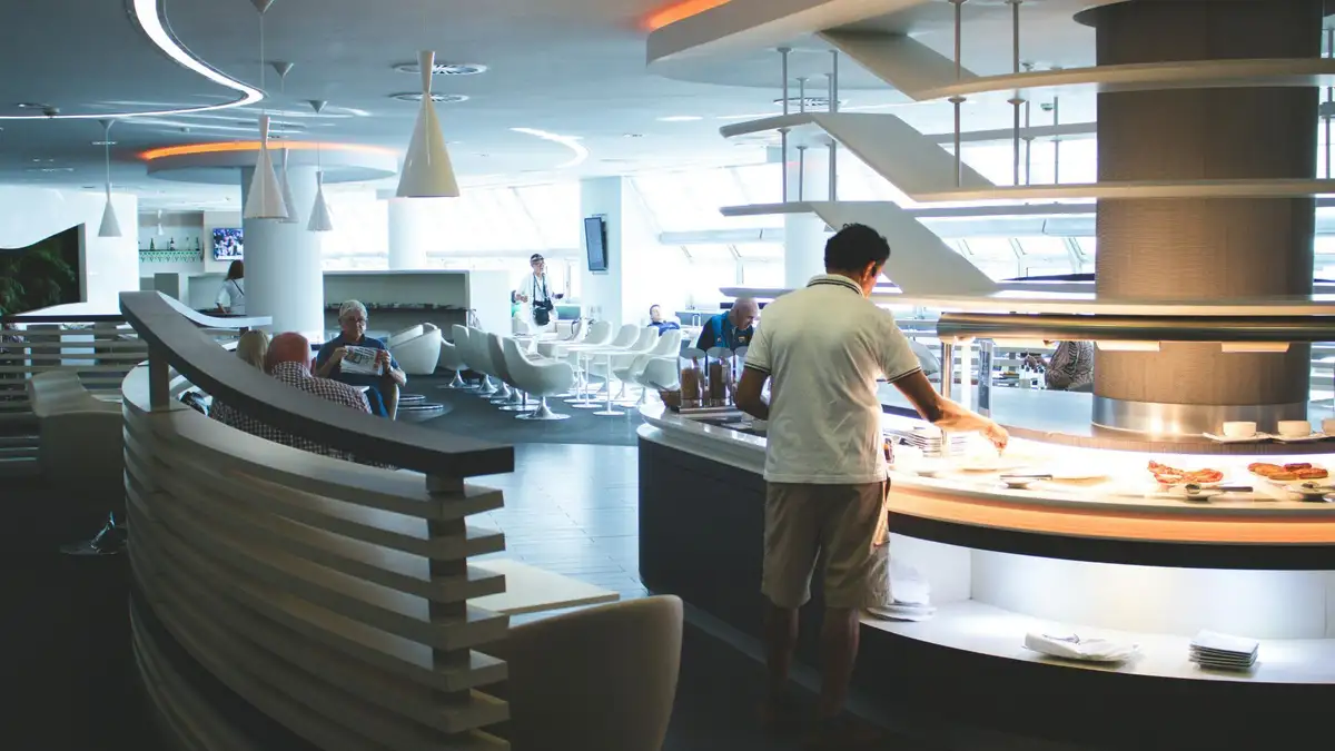 Free Airport Lounge Dining